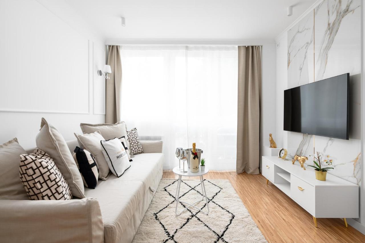 Glam & Modern By Cooee Apartment *