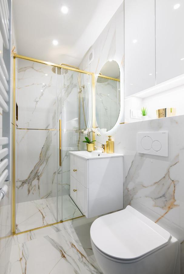 Glam & Modern By Cooee Apartment