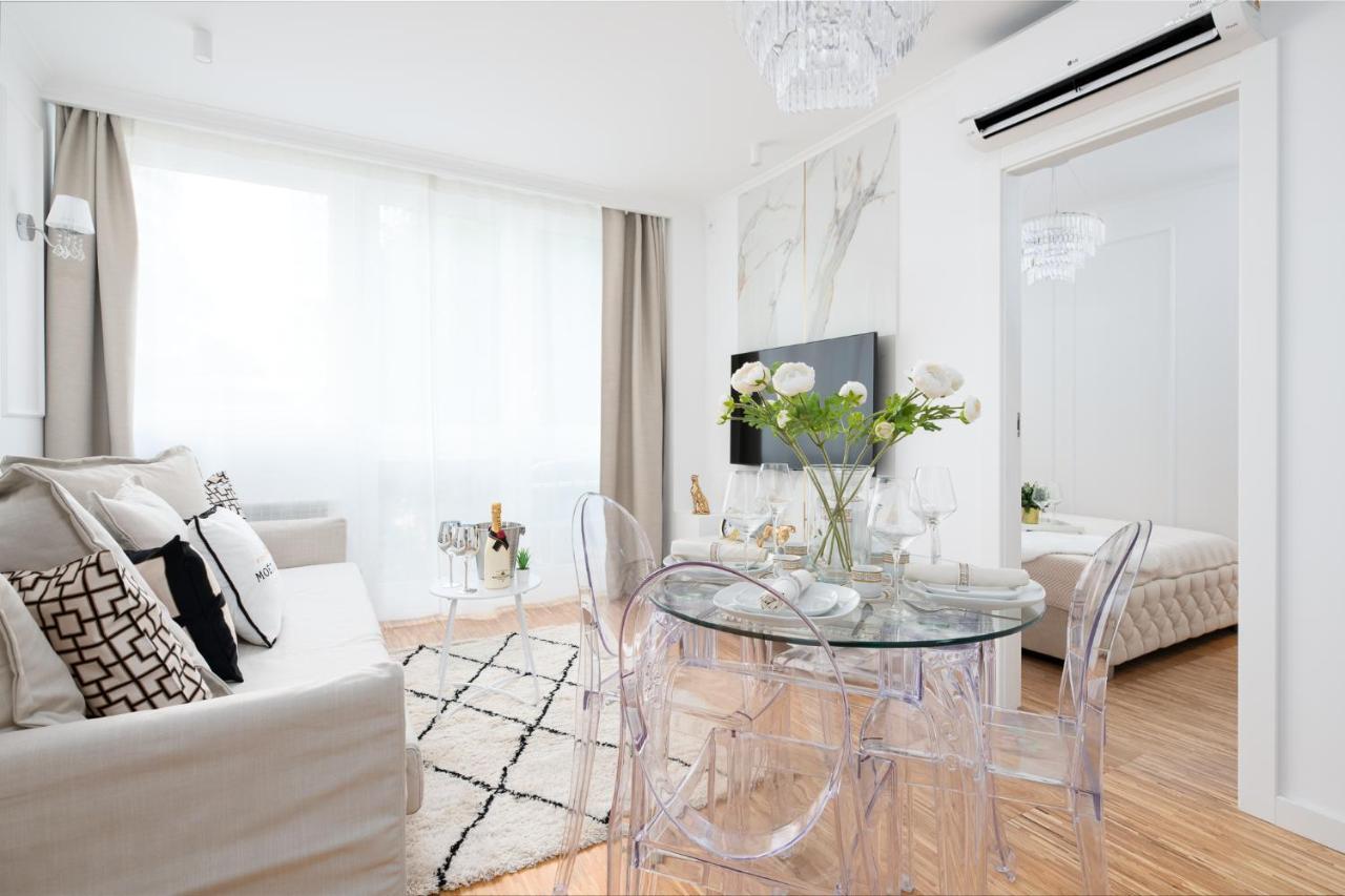 Apartment Glam & Modern By Cooee *