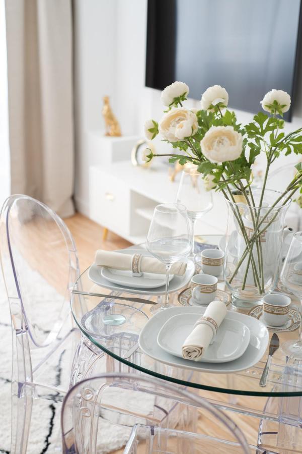 Glam & Modern By Cooee Warschau