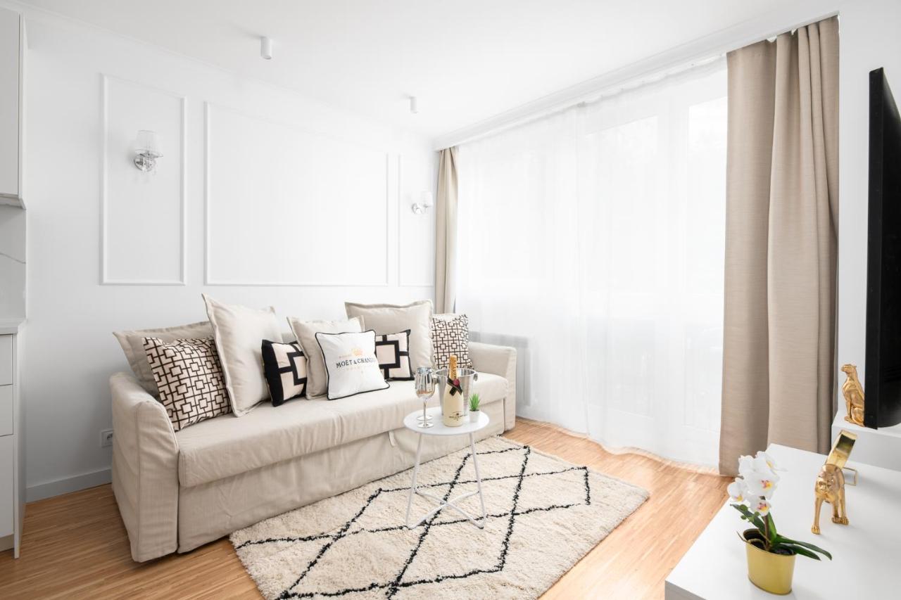 Apartment Glam & Modern By Cooee *