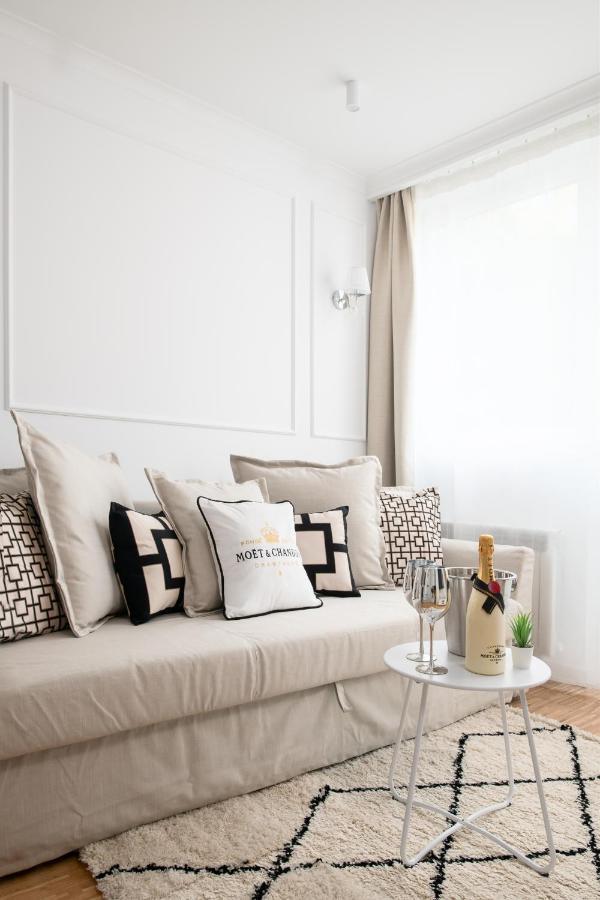 Glam & Modern By Cooee Apartment *
