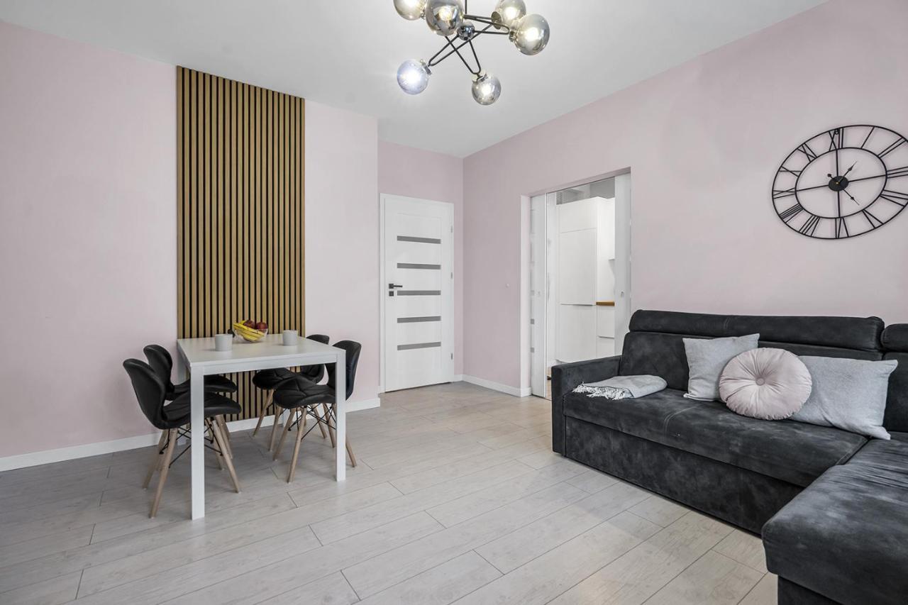 Apartament - Parking, Quiet Neighbourhood - By Rentujemy *