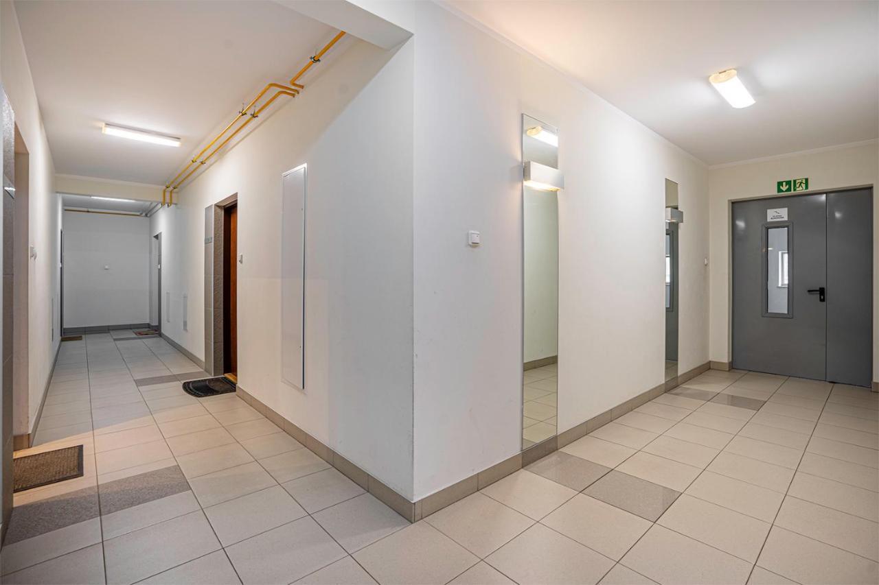 - Parking, Quiet Neighbourhood - By Rentujemy Apartament *