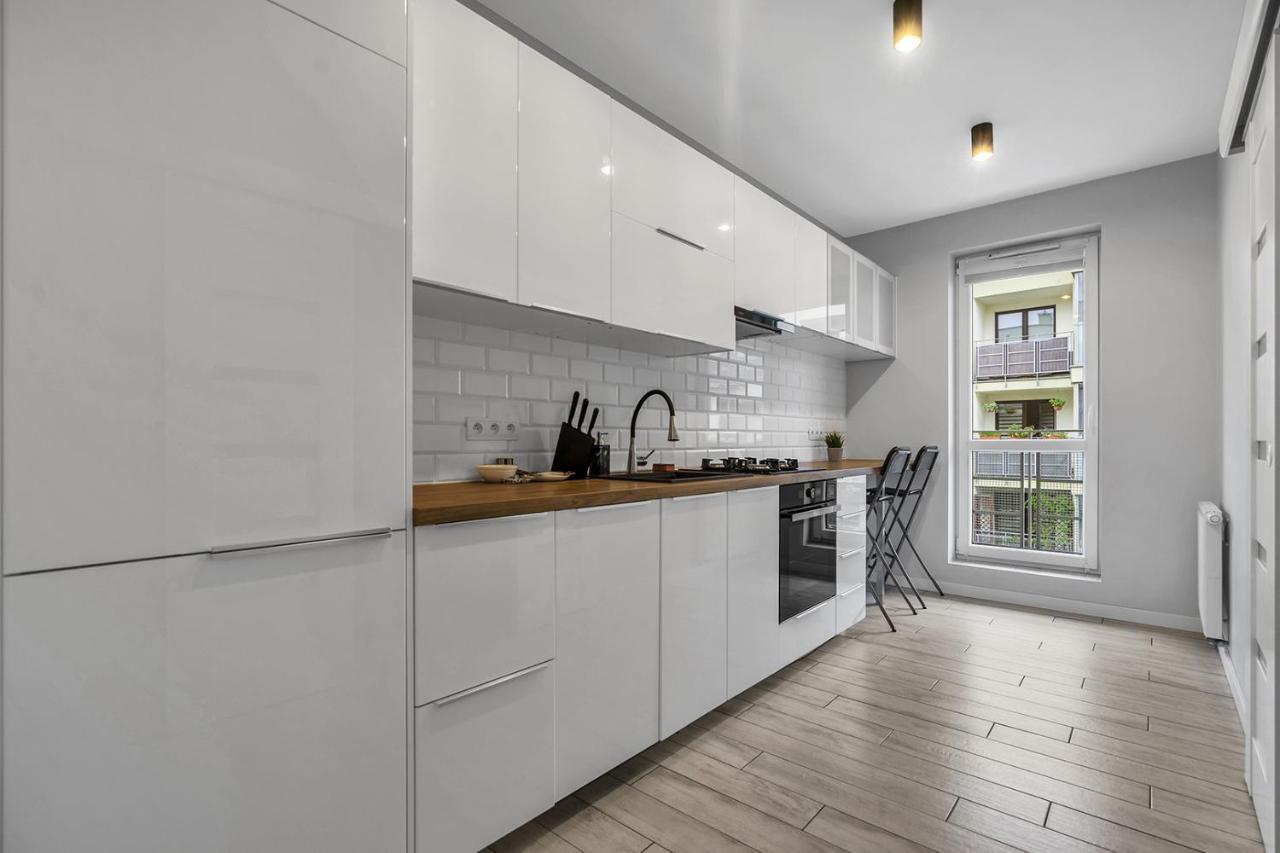 Apartament - Parking, Quiet Neighbourhood - By Rentujemy Warszawa