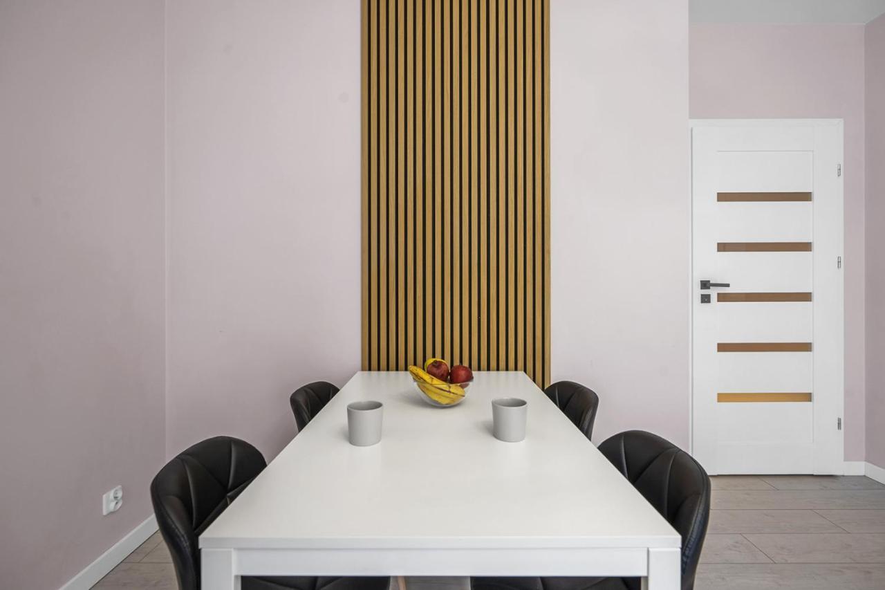 - Parking, Quiet Neighbourhood - By Rentujemy Apartament *