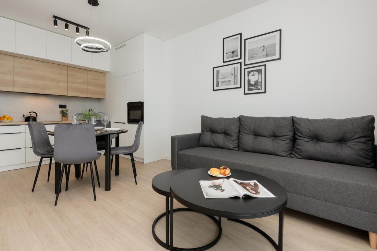 Apartment Apartament Jutrzenki Wlochy By Renters Warsaw