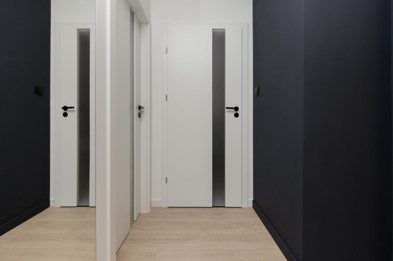 Apartament Jutrzenki Wlochy By Renters Apartment *