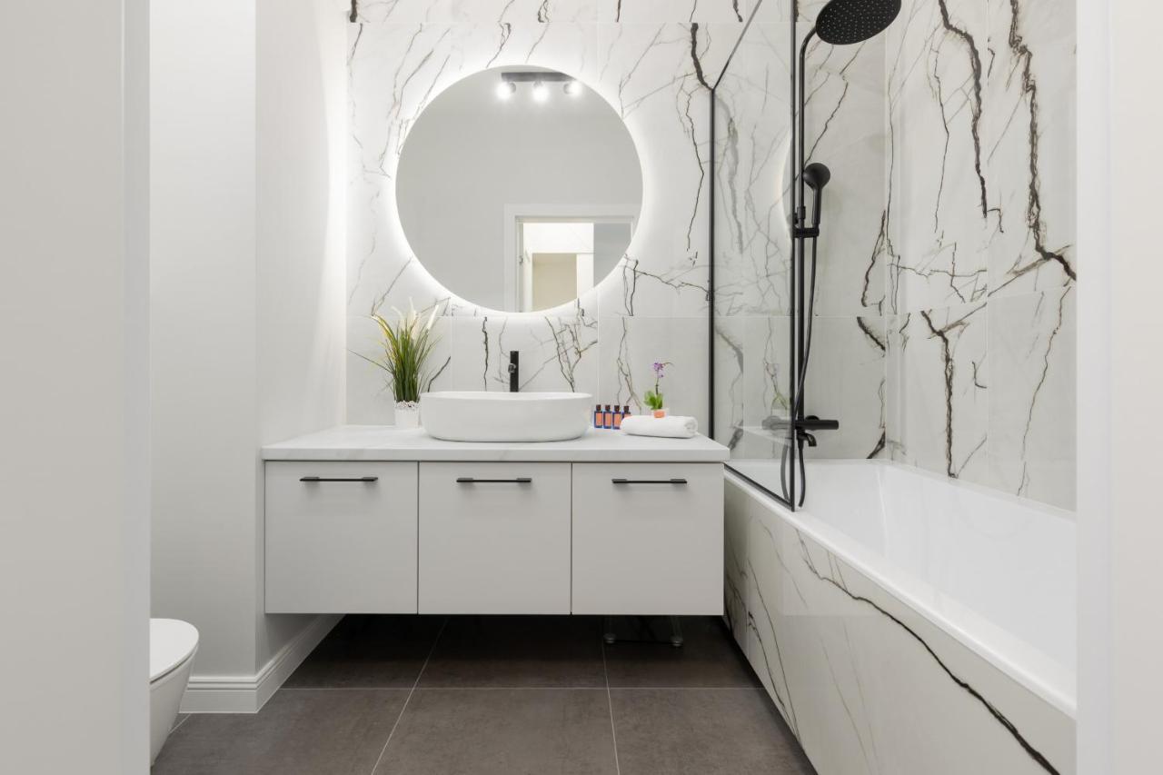 Stylish With Parking By Renters Prestige