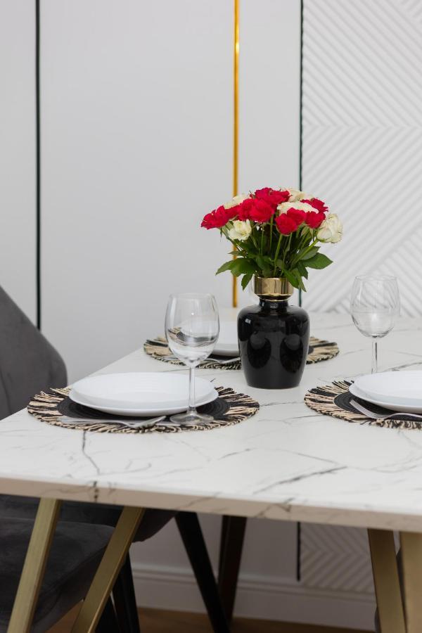 Stylish With Parking By Renters Prestige