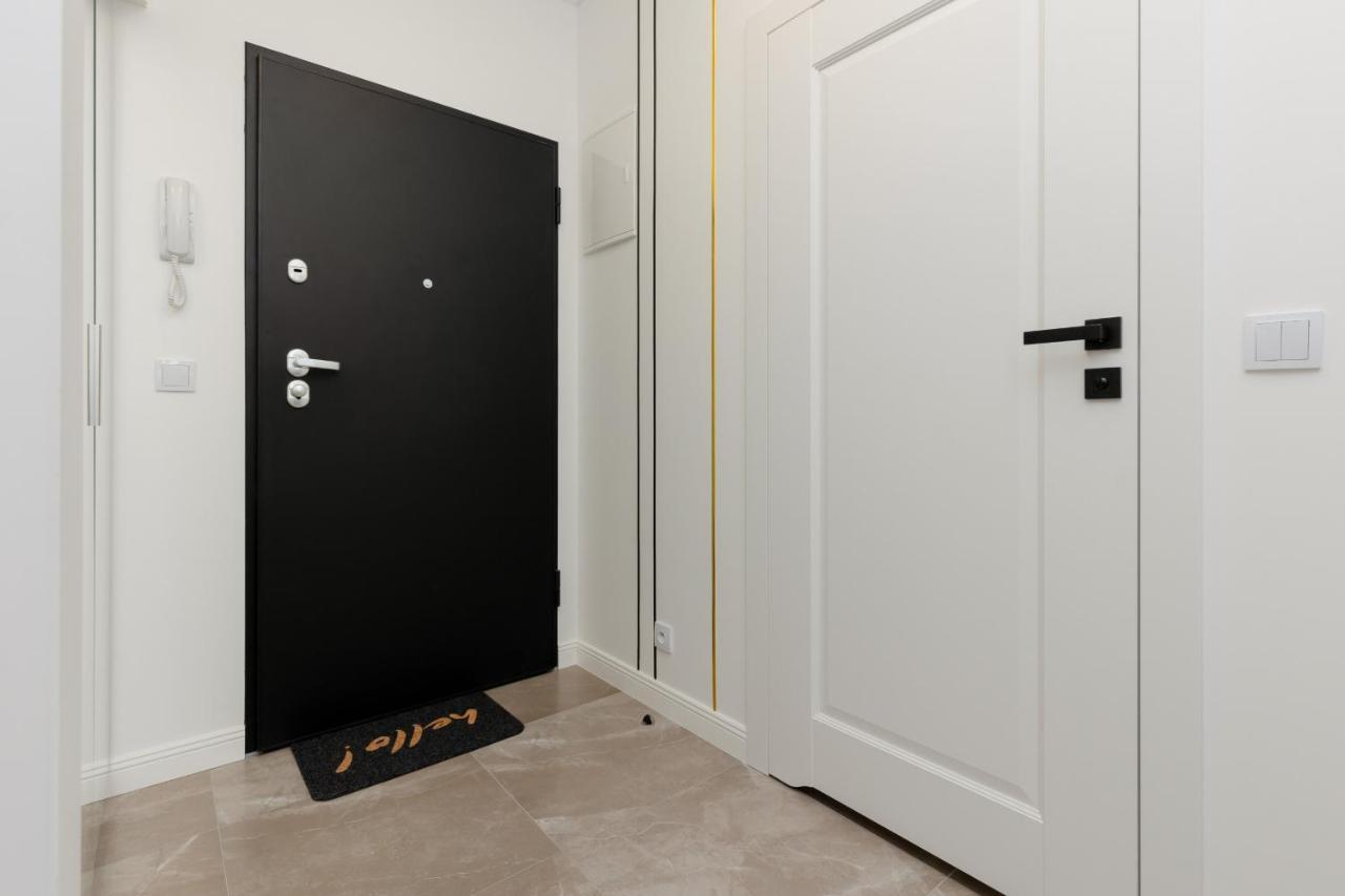 Stylish With Parking By Renters Prestige Apartment