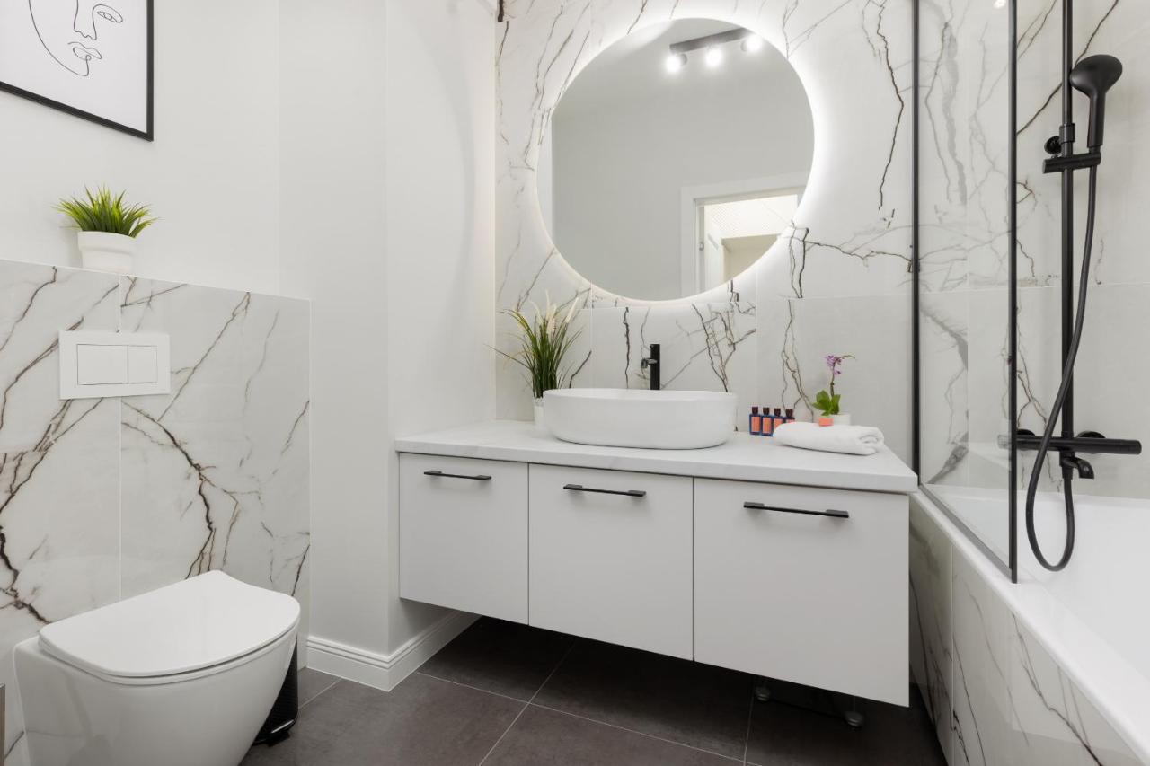 Stylish With Parking By Renters Prestige