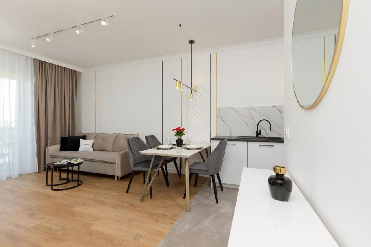 Stylish With Parking By Renters Prestige Apartment
