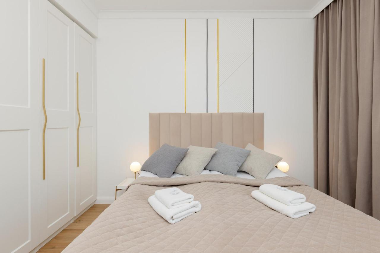 Stylish With Parking By Renters Prestige Apartment