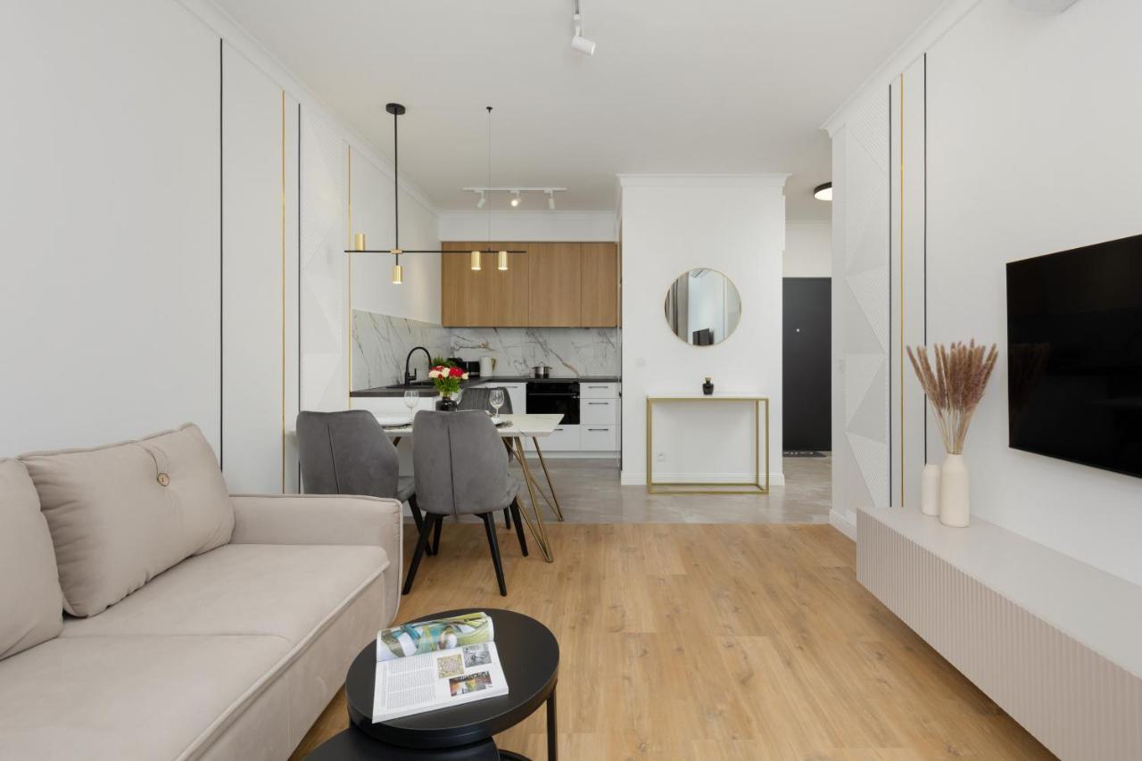 Stylish With Parking By Renters Prestige Apartment Warsaw
