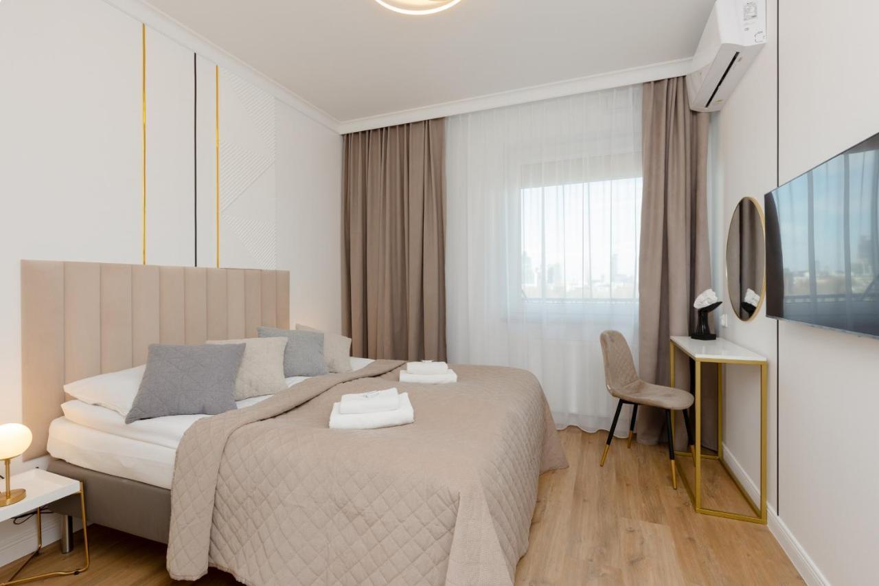 Stylish With Parking By Renters Prestige Apartment *