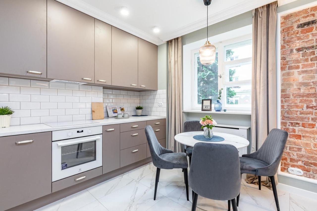 Superapart Wojska Polskiego, Serene Urban Retreat With Skyline Views Apartament