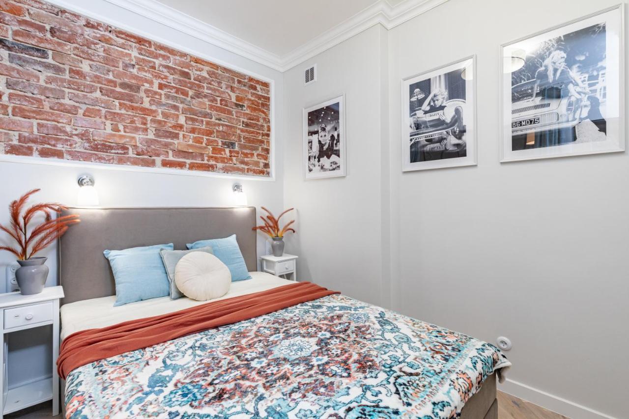 Superapart Wojska Polskiego, Serene Urban Retreat With Skyline Views Warszawa