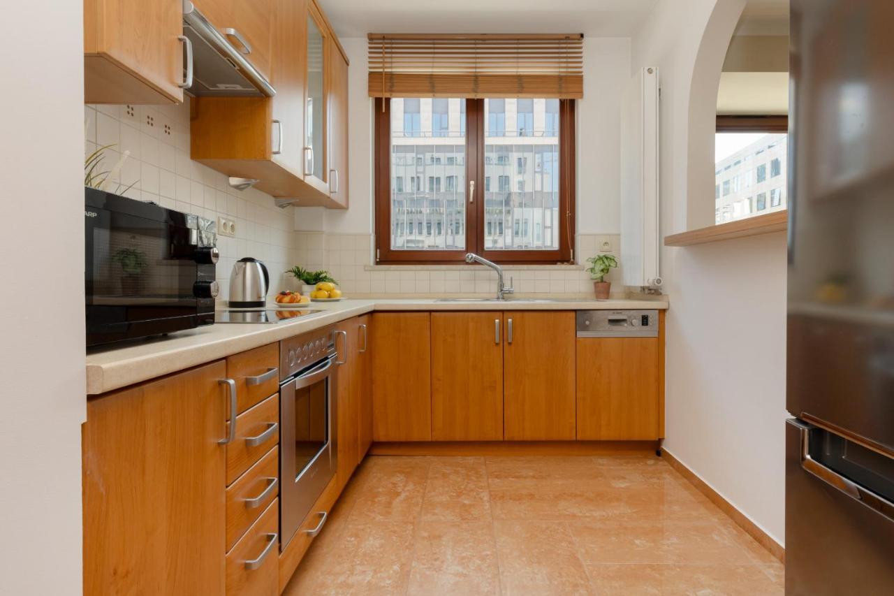 Zelazna Comfortable Center Of By Renters *
