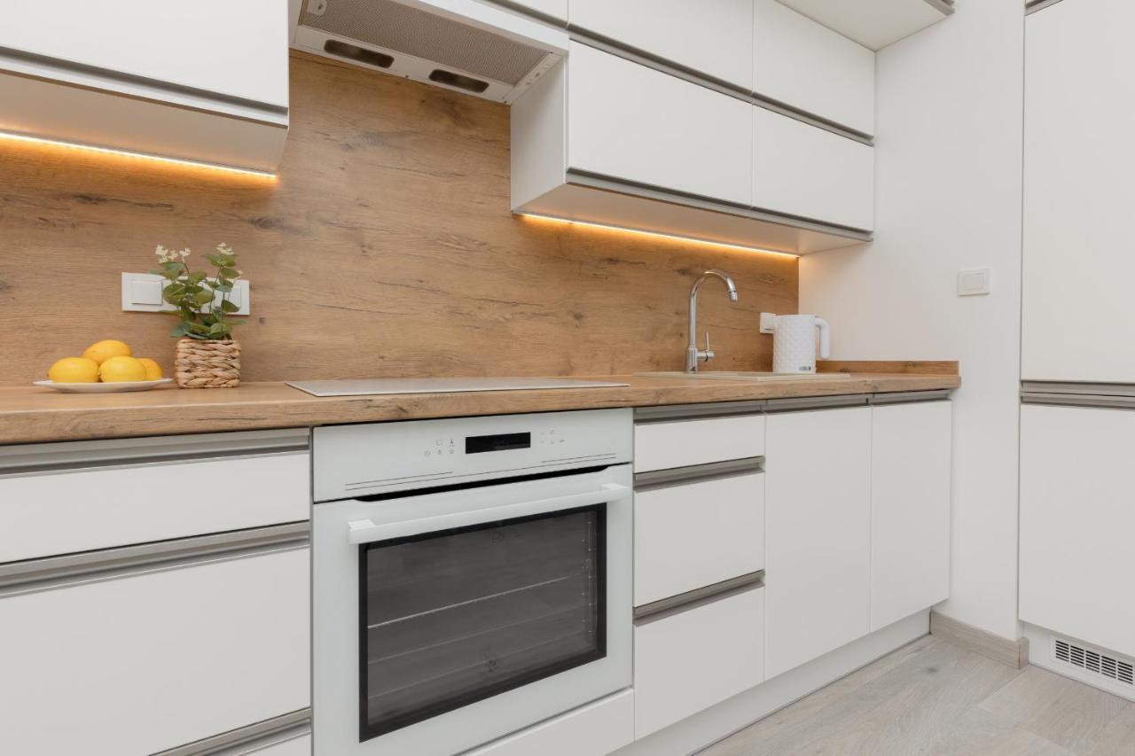 Cozy With Parking Bakalarska By Renters Apartment Warsaw