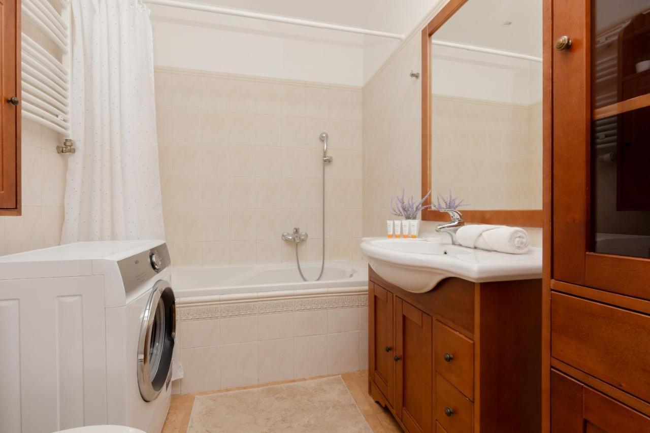 Zelazna Comfortable Center Of By Renters Apartment
