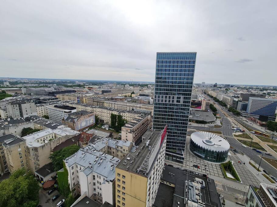 Fantastic Waw - Ch-v 1 Apartment *