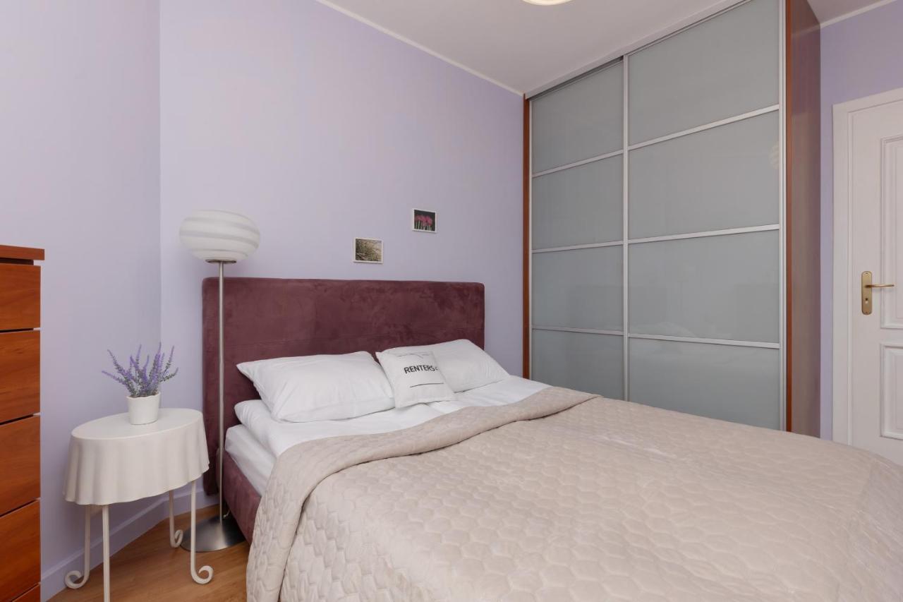 Cozy With Parking In Ursus By Renters