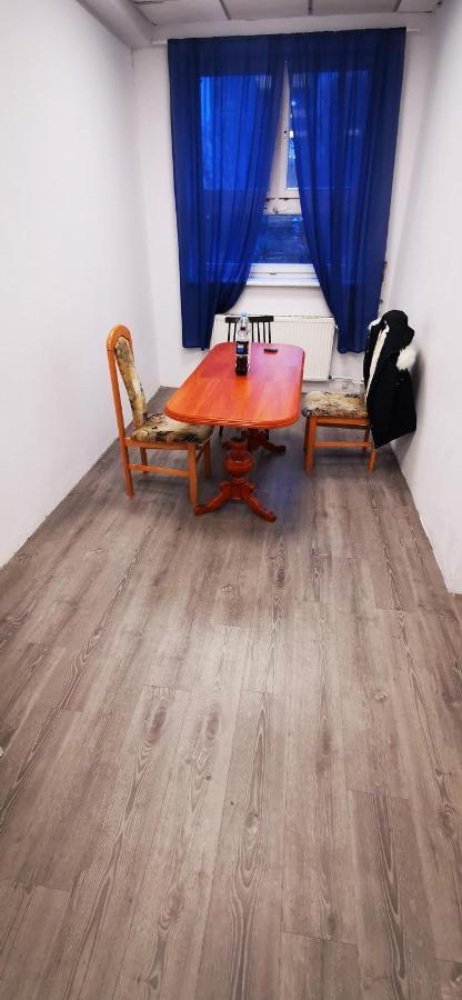Powstaniec Wola - Private Hostel *