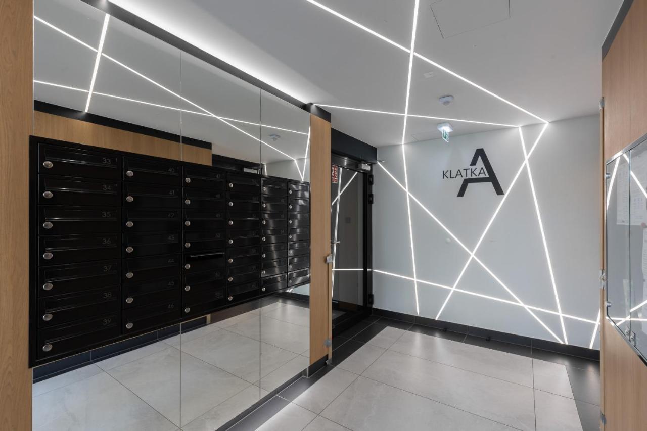 Modern Praga With Parking Near The Zoo By Renters Apartment