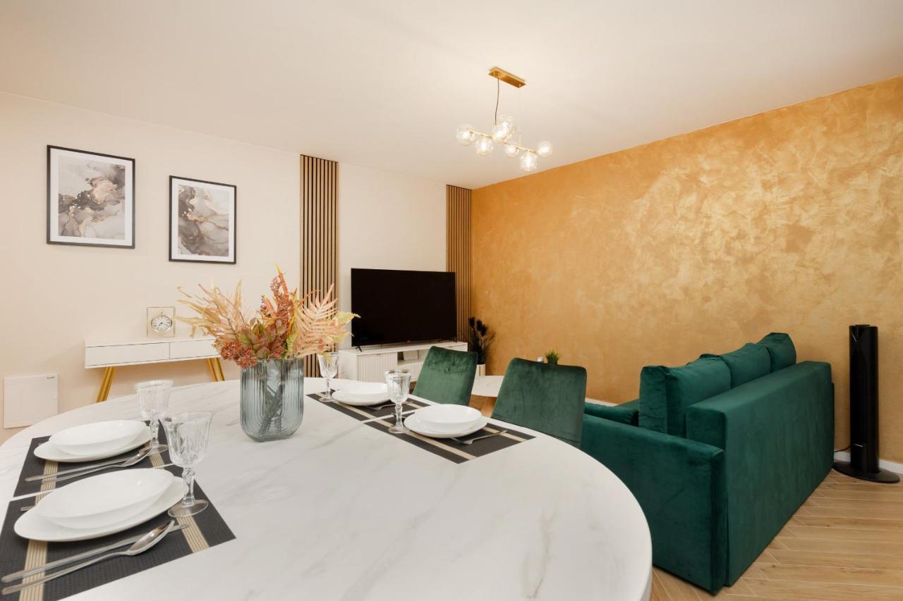 Ursus Nova With Parking By Renters Prestige * Warsaw