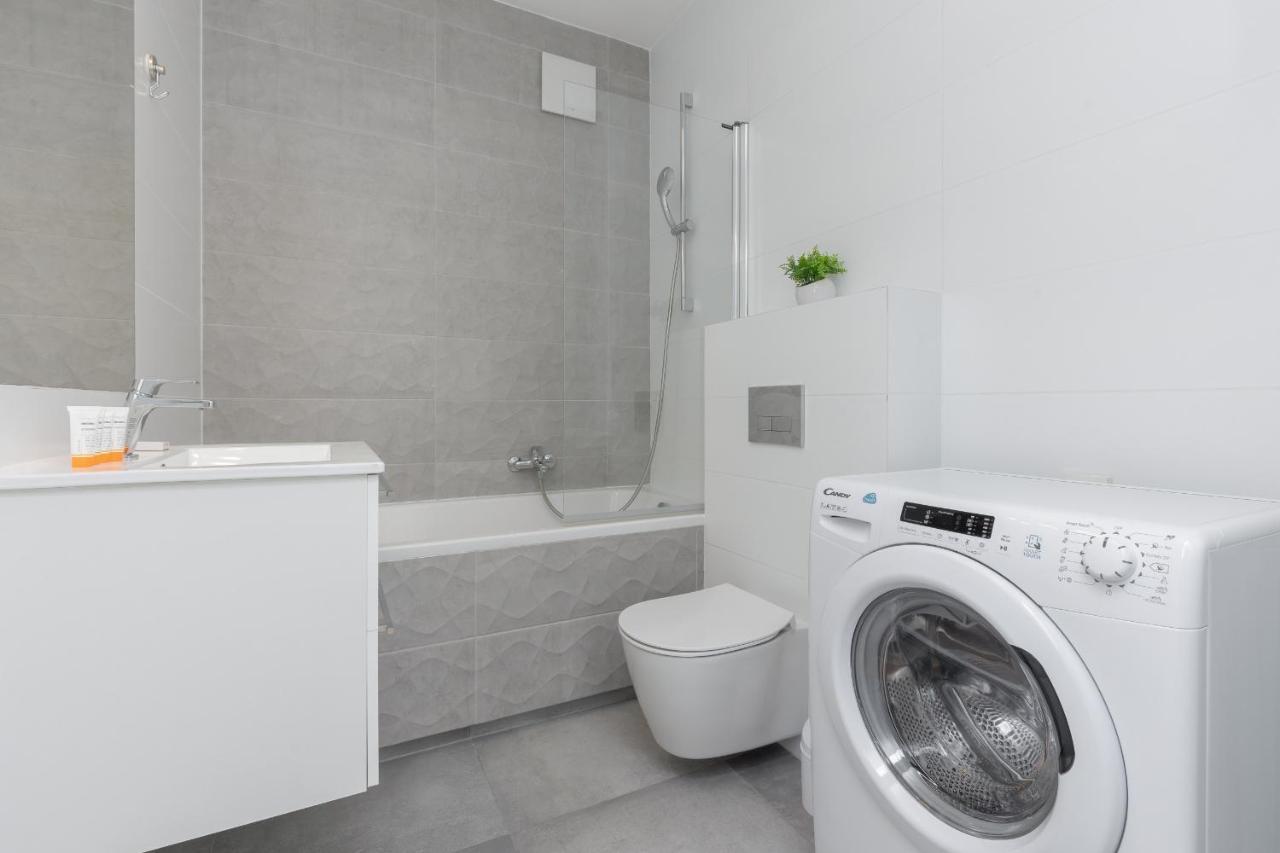 Apartment Beautiful With Parking Grzybowska By Renters *
