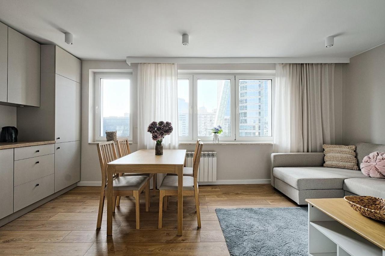 Metropolitan Heaven Emilii Plater 55 Apartment