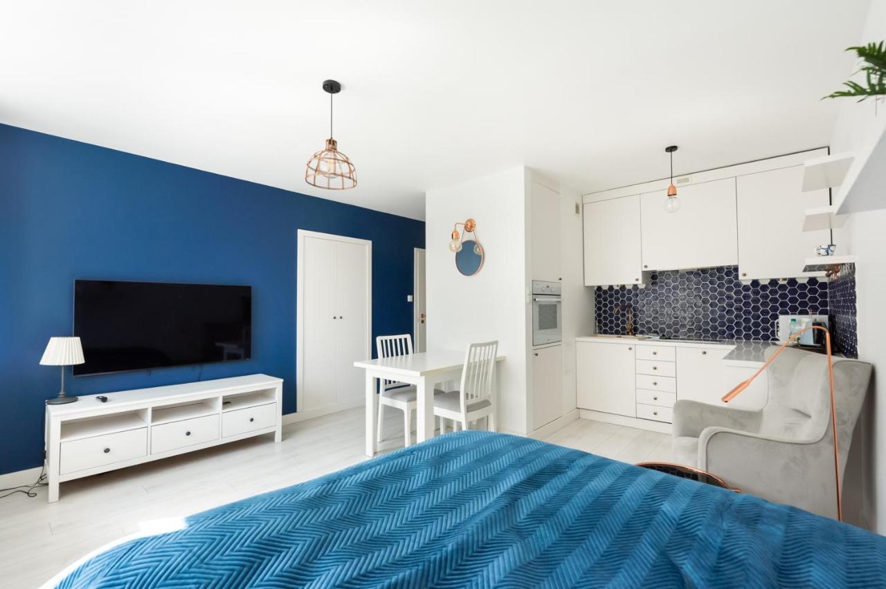 Zlota Blue Modern