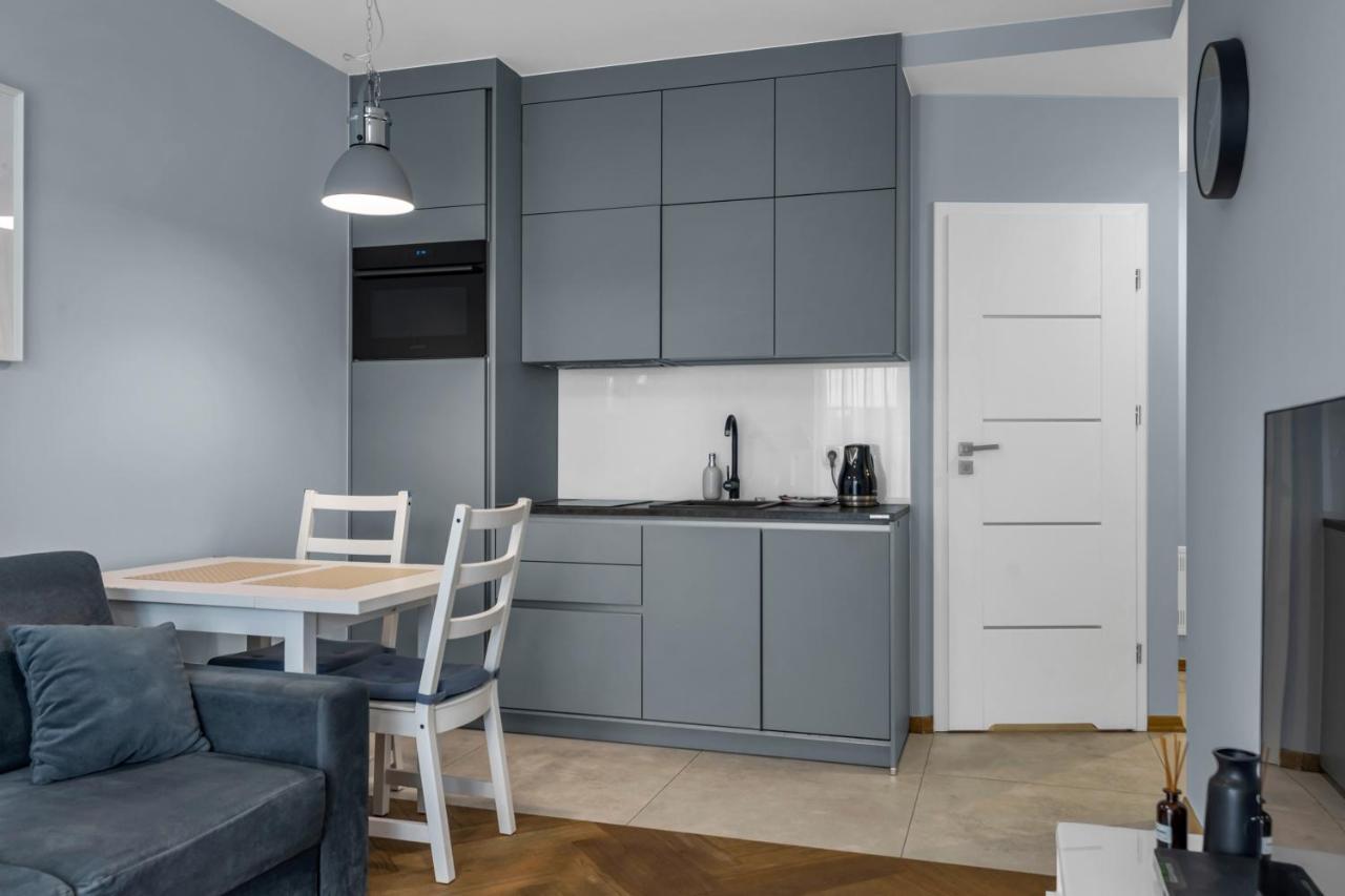 Airport With Private Terrace Apartament