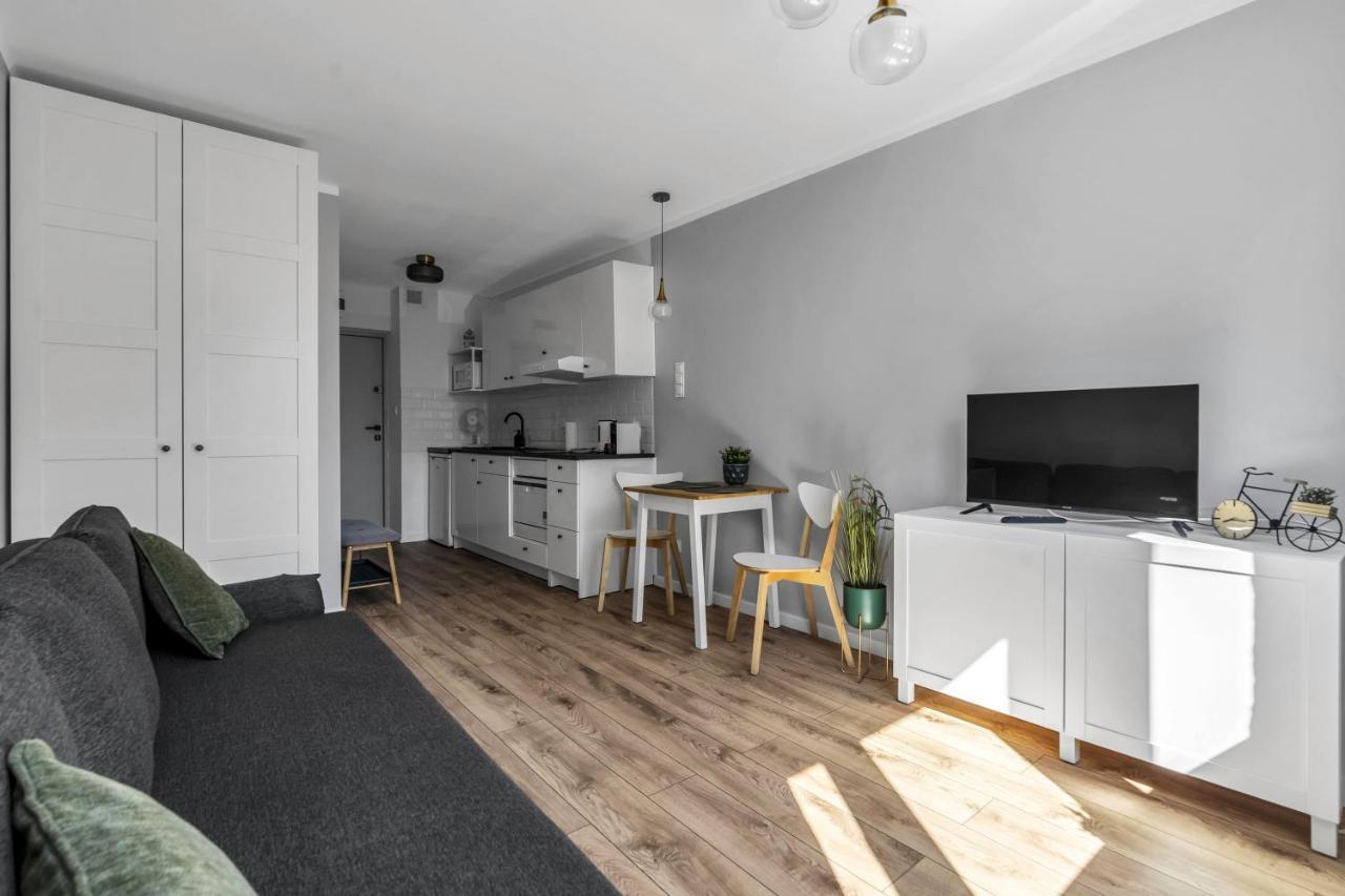 City Center Studio - Park, Subway Nearby - By Rentujemy Apartment Warsaw