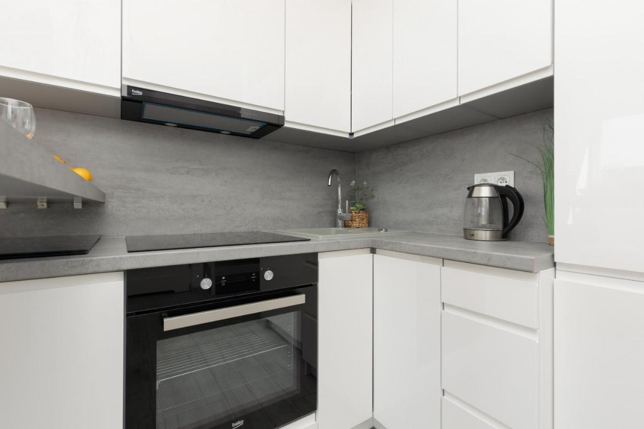 Apartment Chlodna With A View Wola By Renters Warsaw