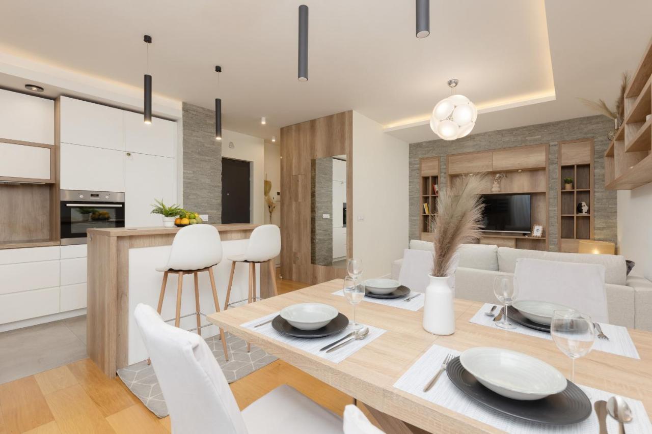 Spacious Lodygowa Ideal For Families By Renters Căn hộ