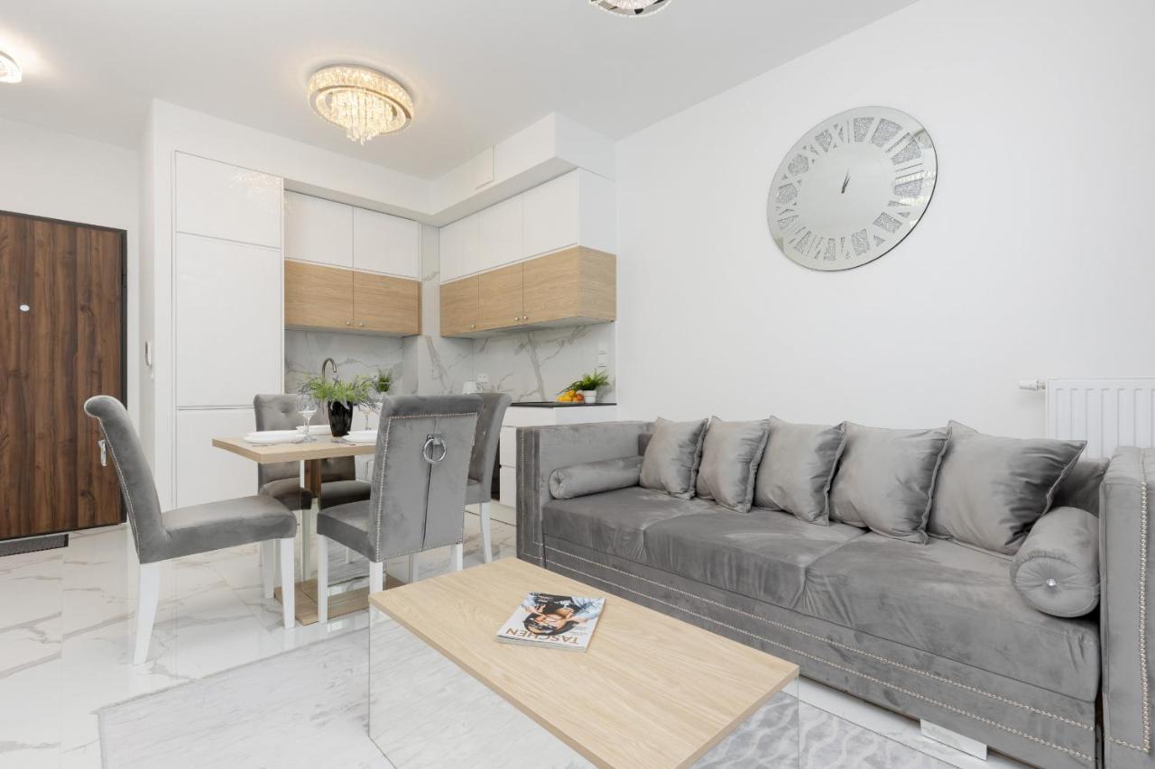 Apartment Sarmacka With Gym, Sauna And Parking By Renters *