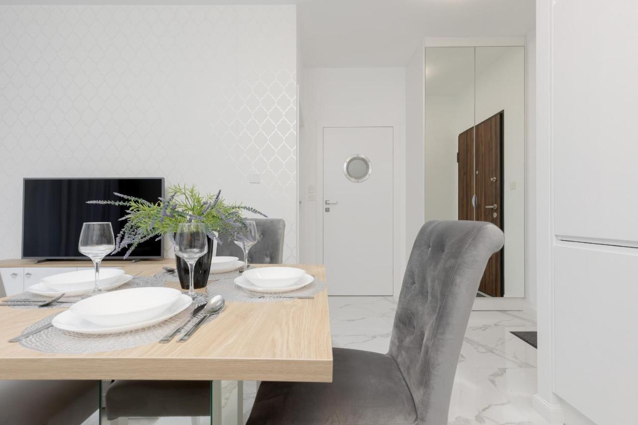 Apartment Sarmacka With Gym, Sauna And Parking By Renters Warsaw