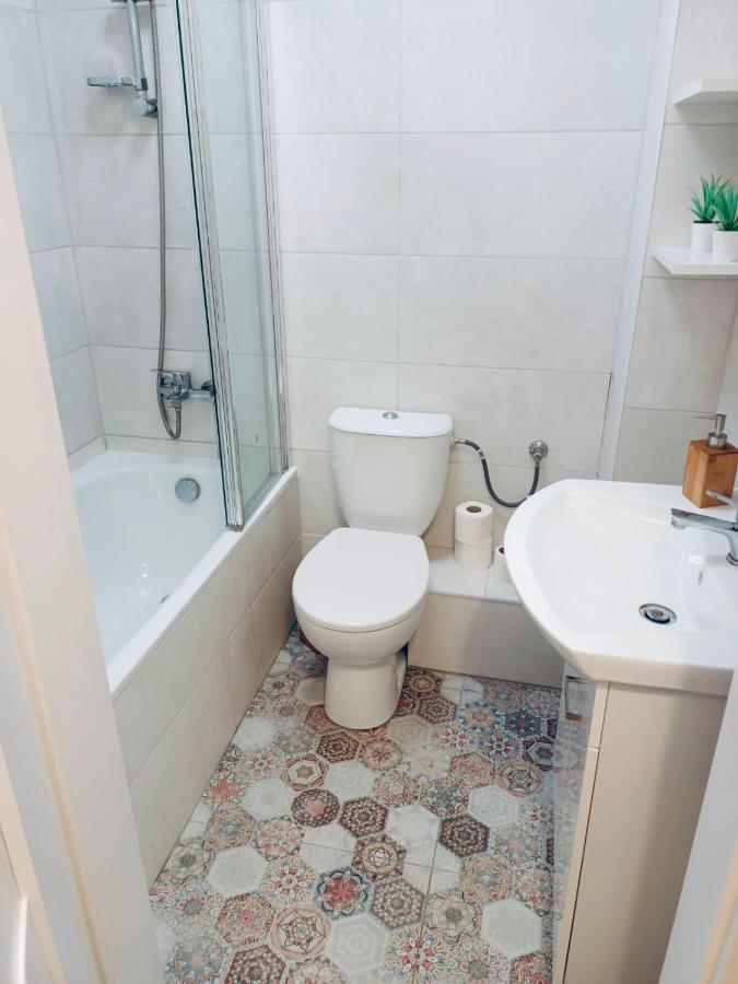 Hostel Clicktheflat Mila Center Warsaw