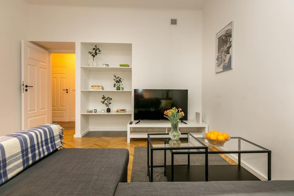 Cozy, Fully Equipped In Mokotow District