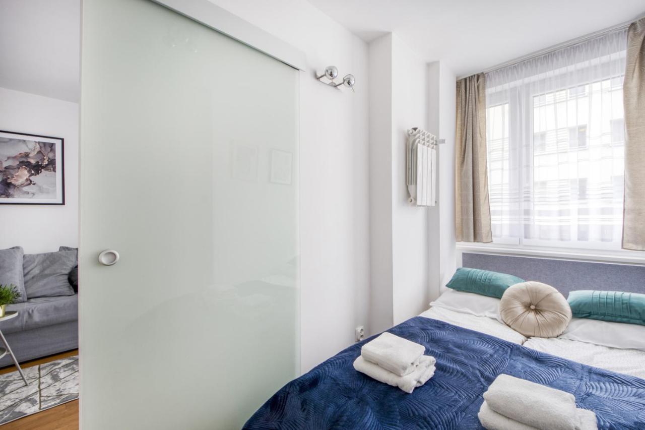 Apartment Inside Solec Ii Warschau