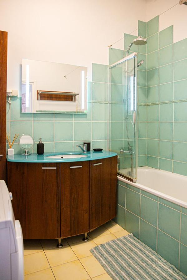 Apartment Apartment Ten *