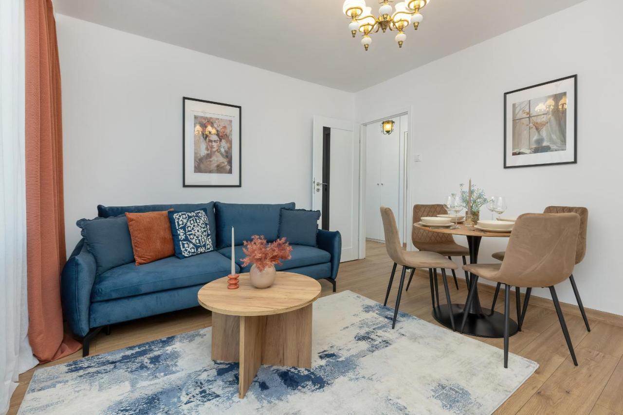 Apartment Zurawia By Renters