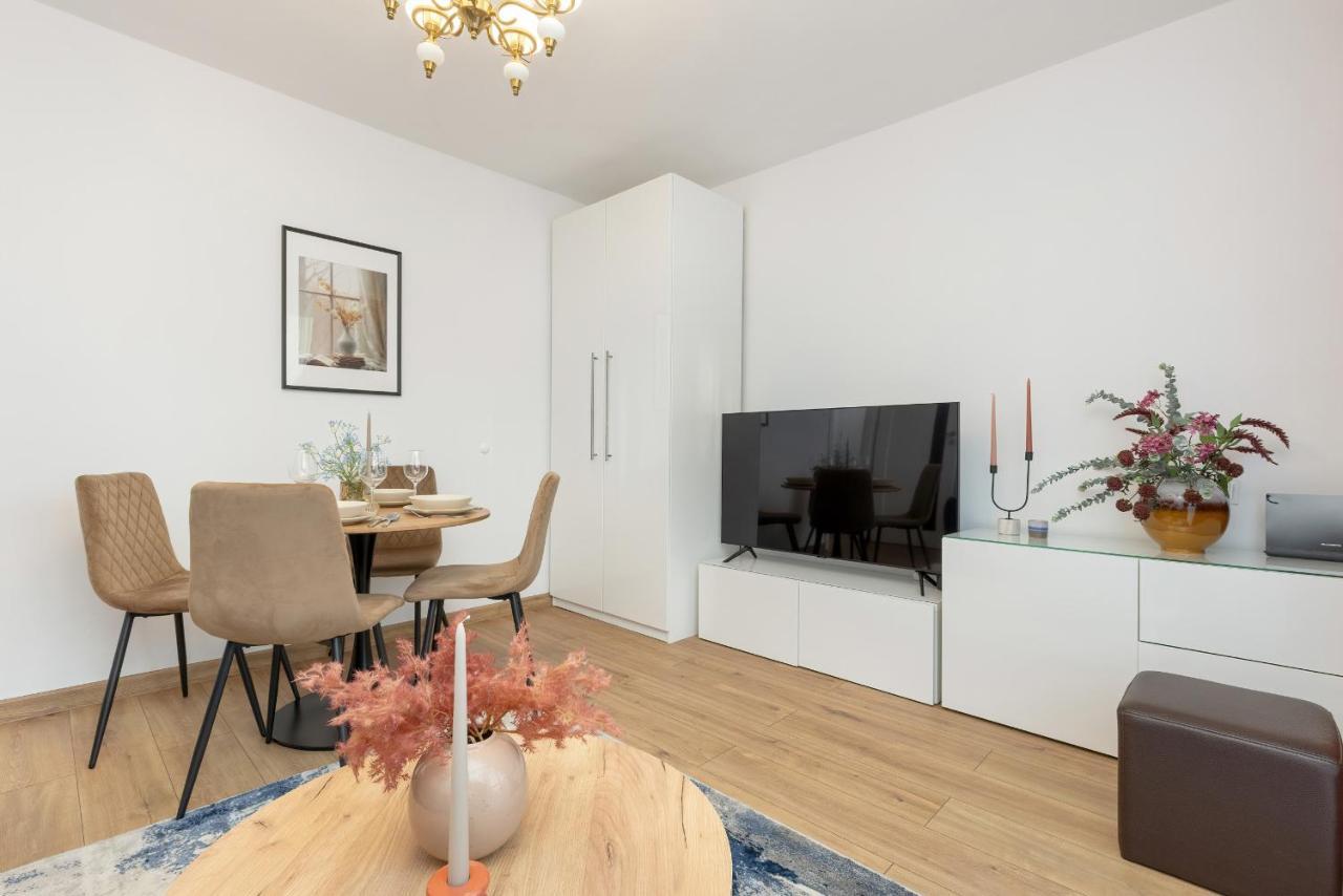Zurawia By Renters Apartment Warsaw