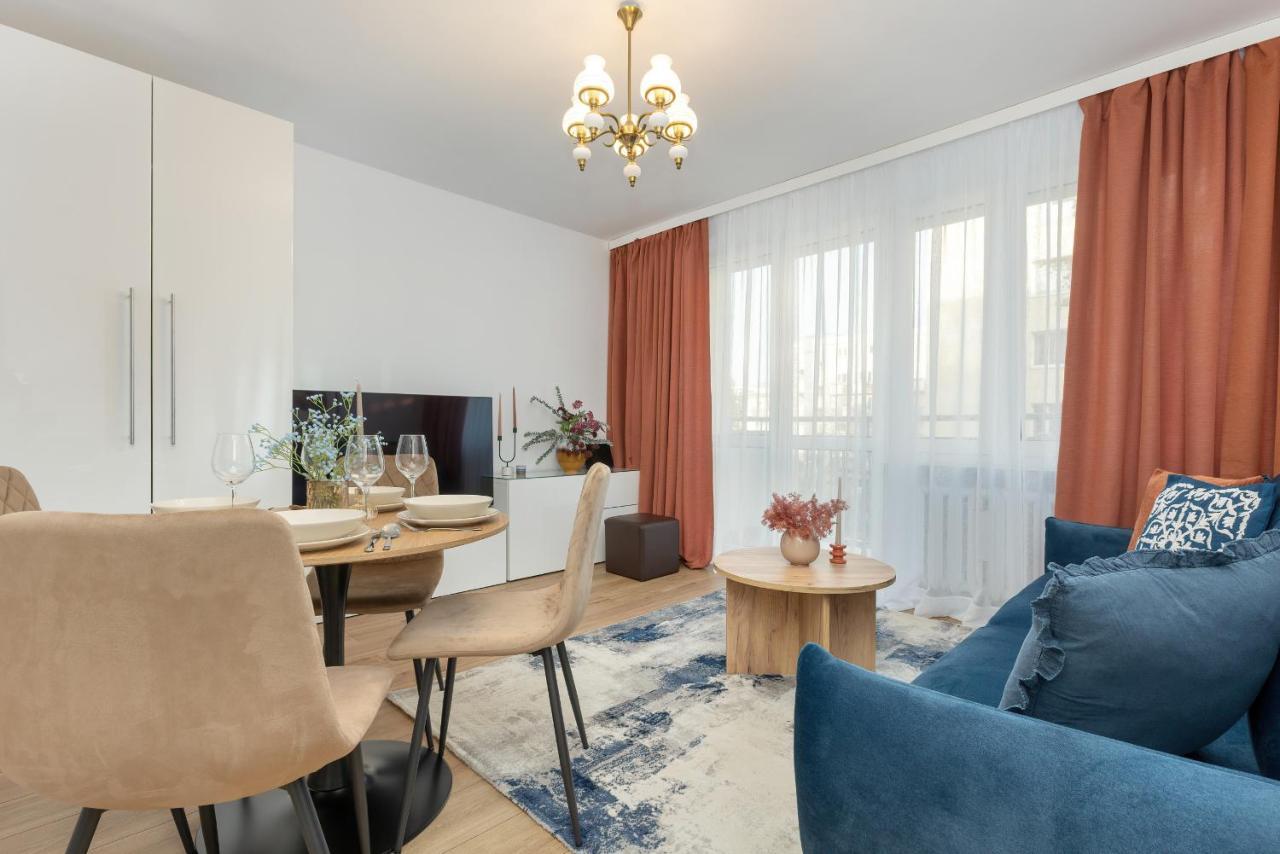 Zurawia By Renters Apartment