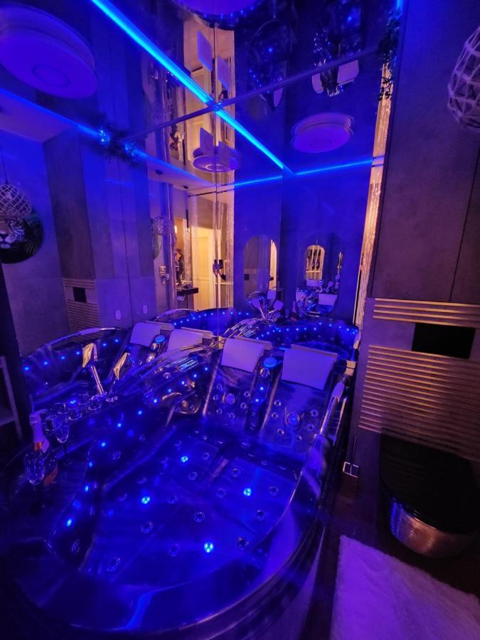 Wola Wyjatkowe: Luxe With Jacuzzi, Sauna & Prosecco Apartamento