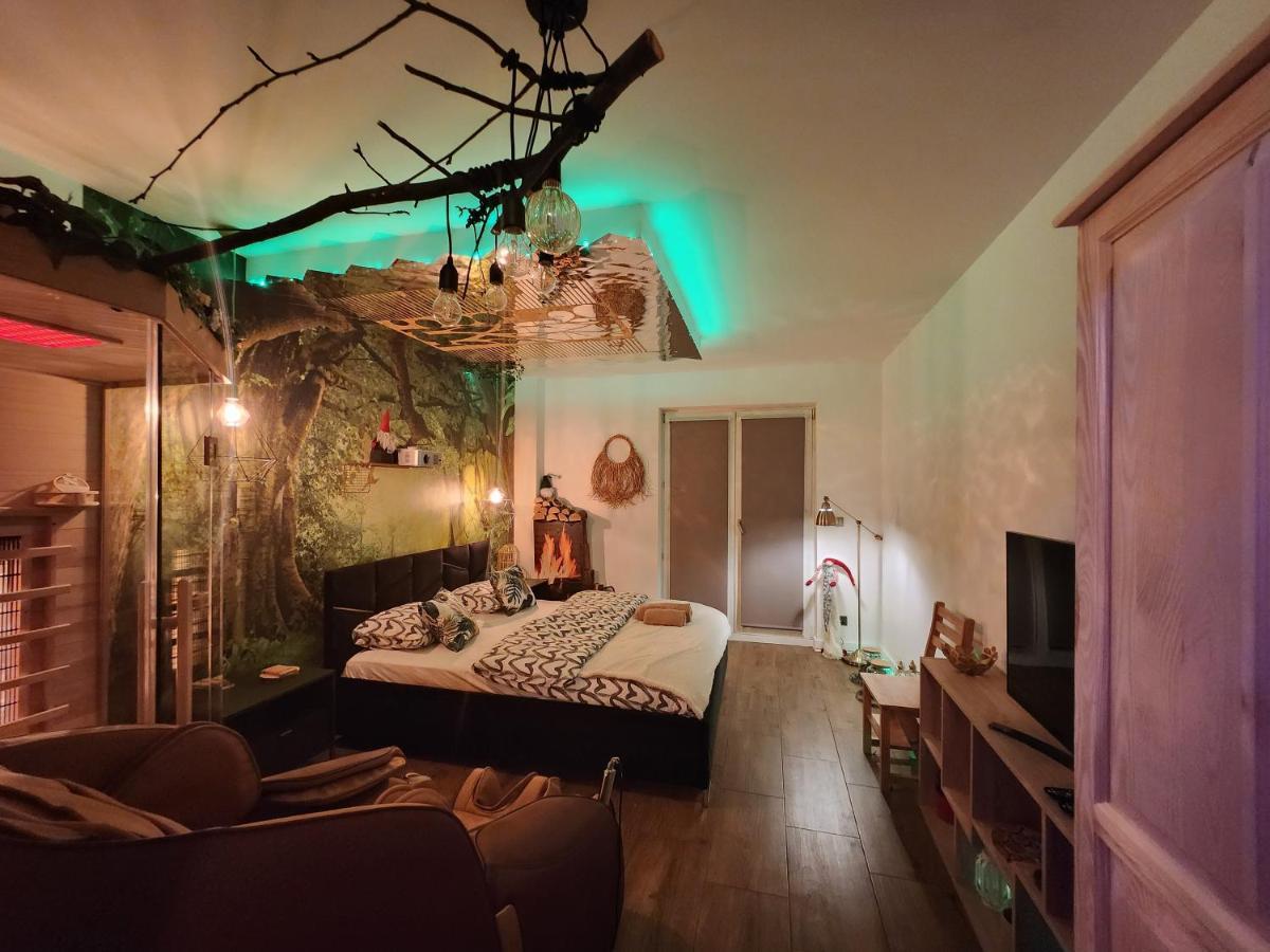Wola Wyjatkowe: Luxe With Jacuzzi, Sauna & Prosecco Apartamento