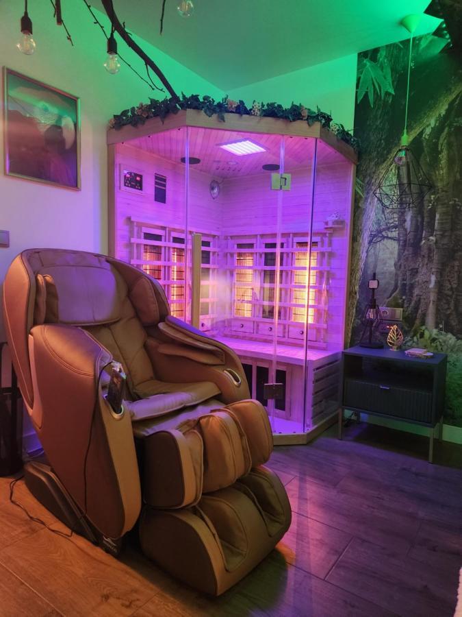 Wola Wyjatkowe: Luxe With Jacuzzi, Sauna & Prosecco Apartamento *