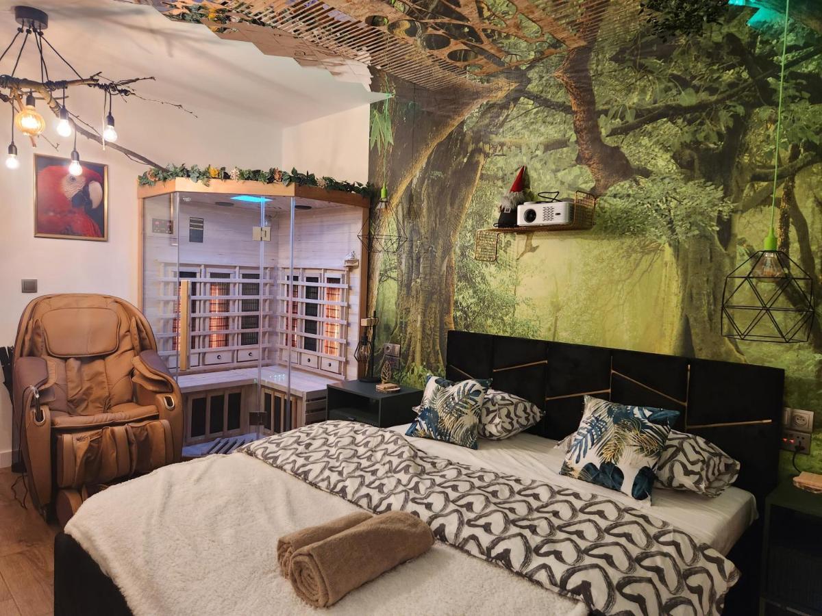 Wola Wyjatkowe: Luxe With Jacuzzi, Sauna & Prosecco Apartamento
